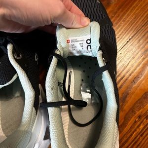 On clouds size 8 women’s